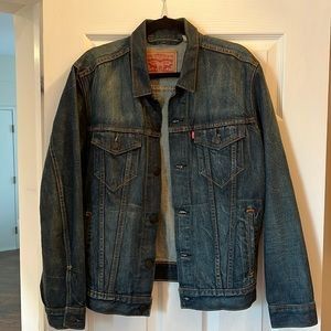 Men’s Levi’s denim jacket